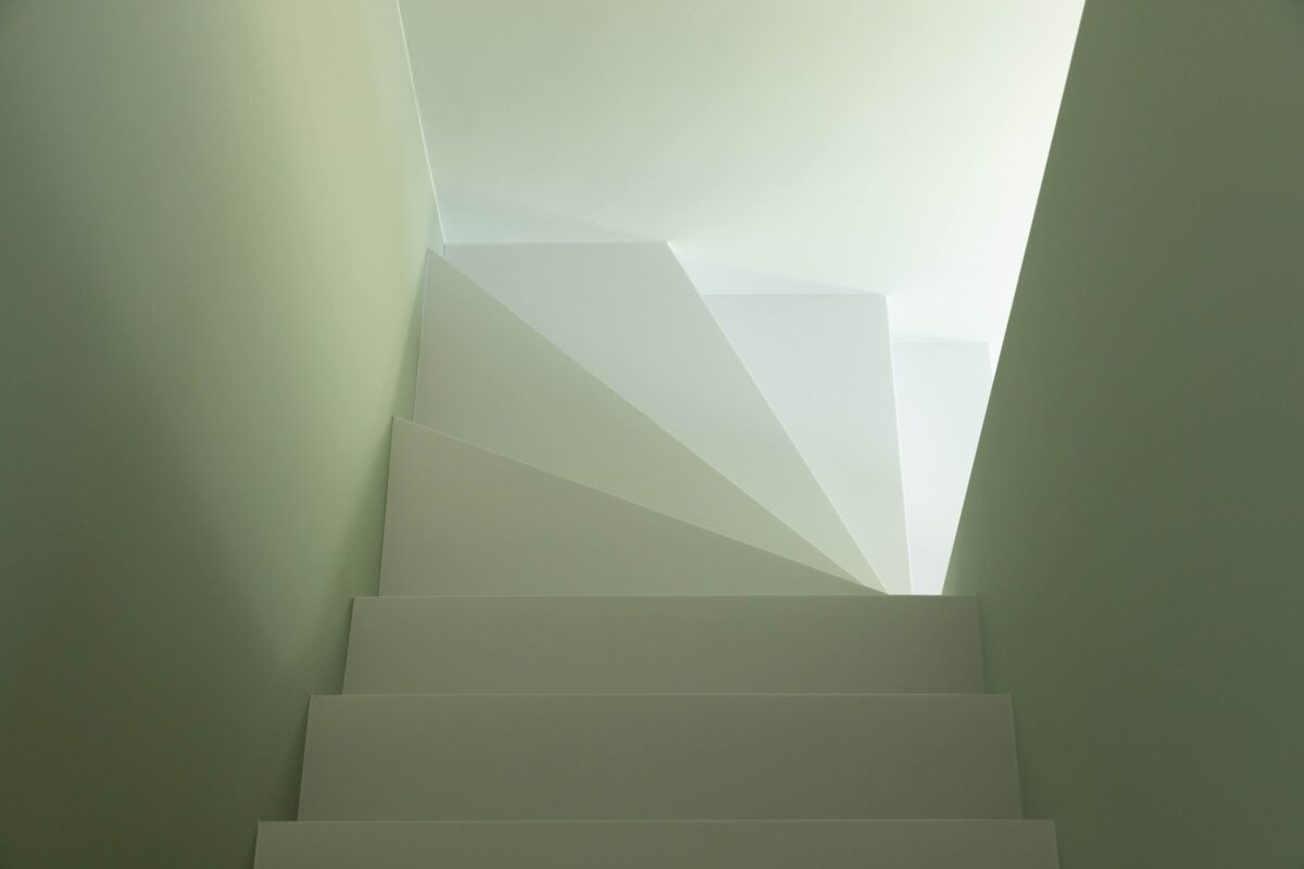 de trap op en het licht stroom je toe